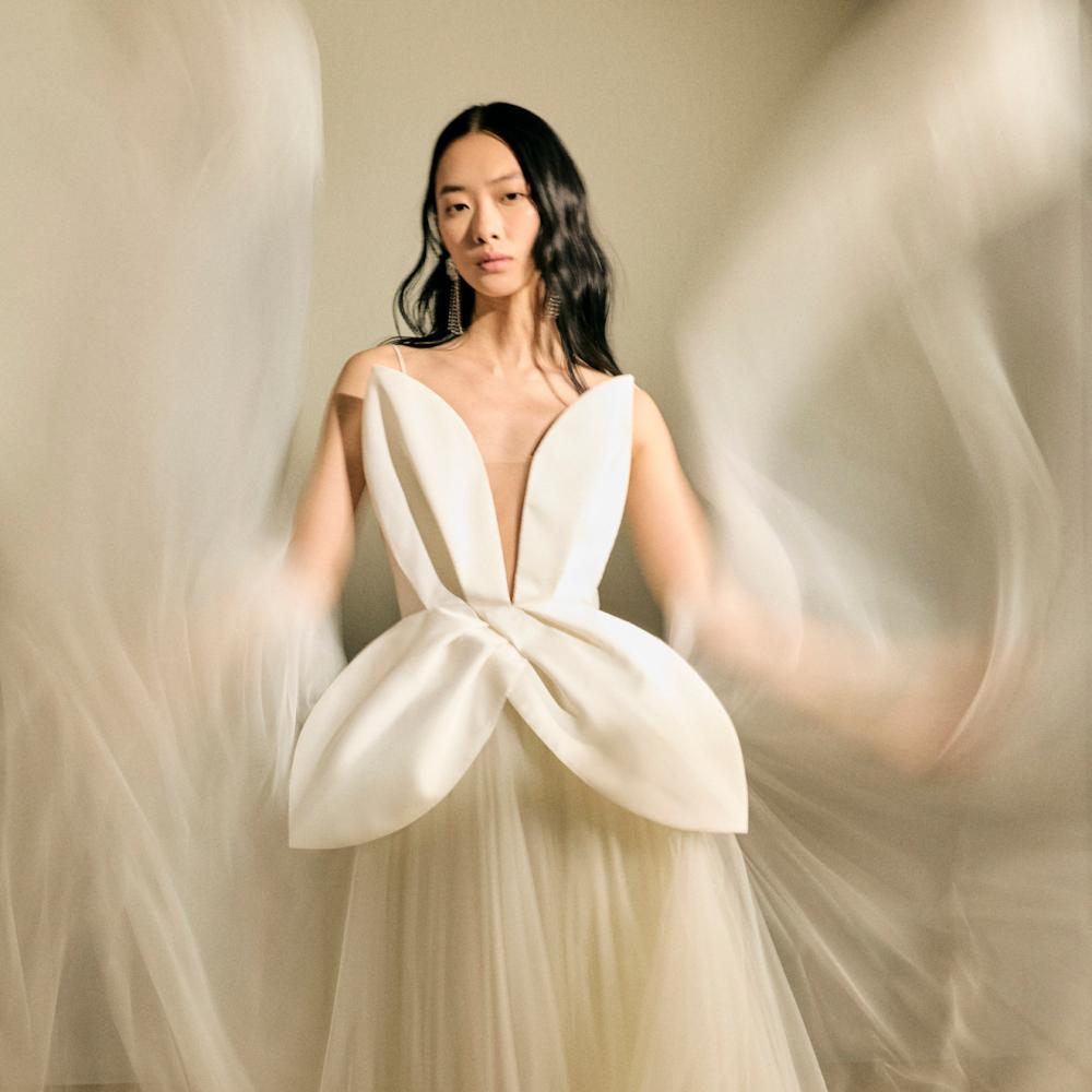 فساتين الزفاف المؤلفة من قطعتين في 2026… صيحة التعبير الحر وأناقة التحوّل