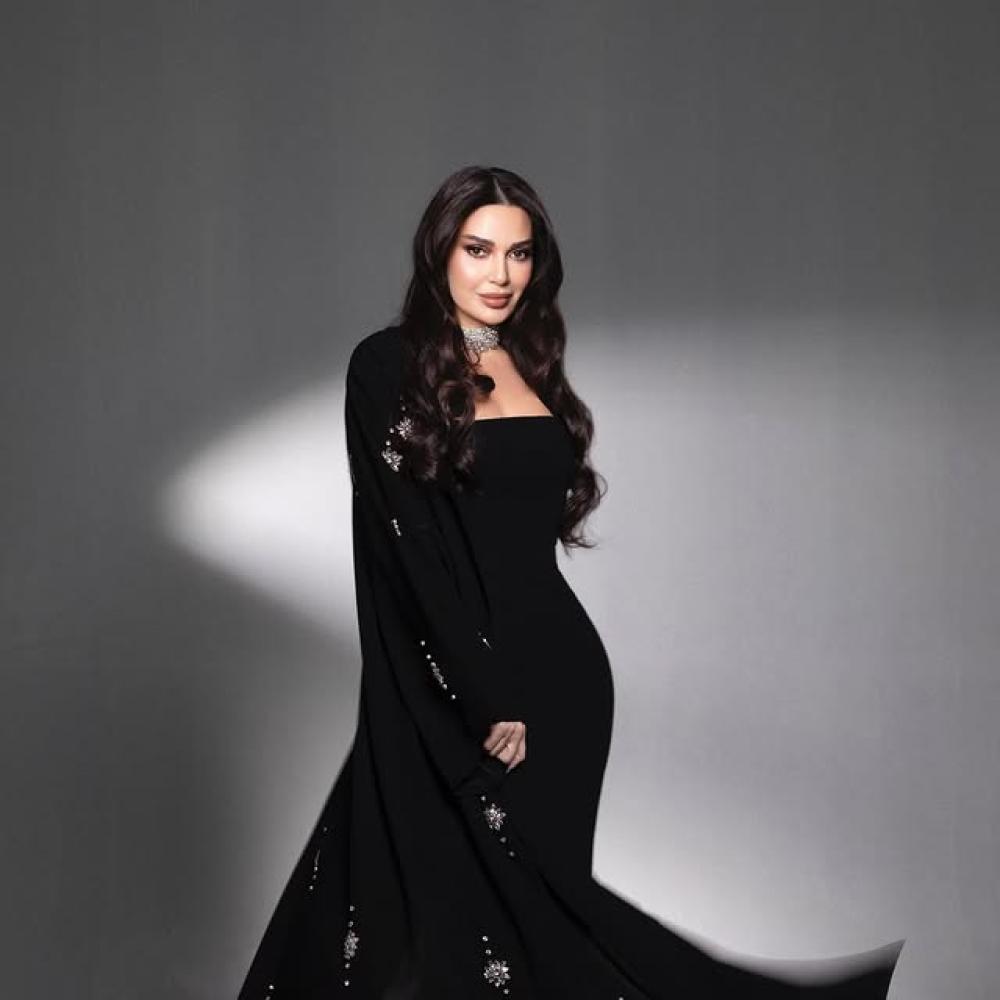 إطلالات النجمات باللون الأسود في رمضان: سيرين عبد النور وأمل الأنصاري وكندة علوش يتألقن بالأناقة الكلاسيكية