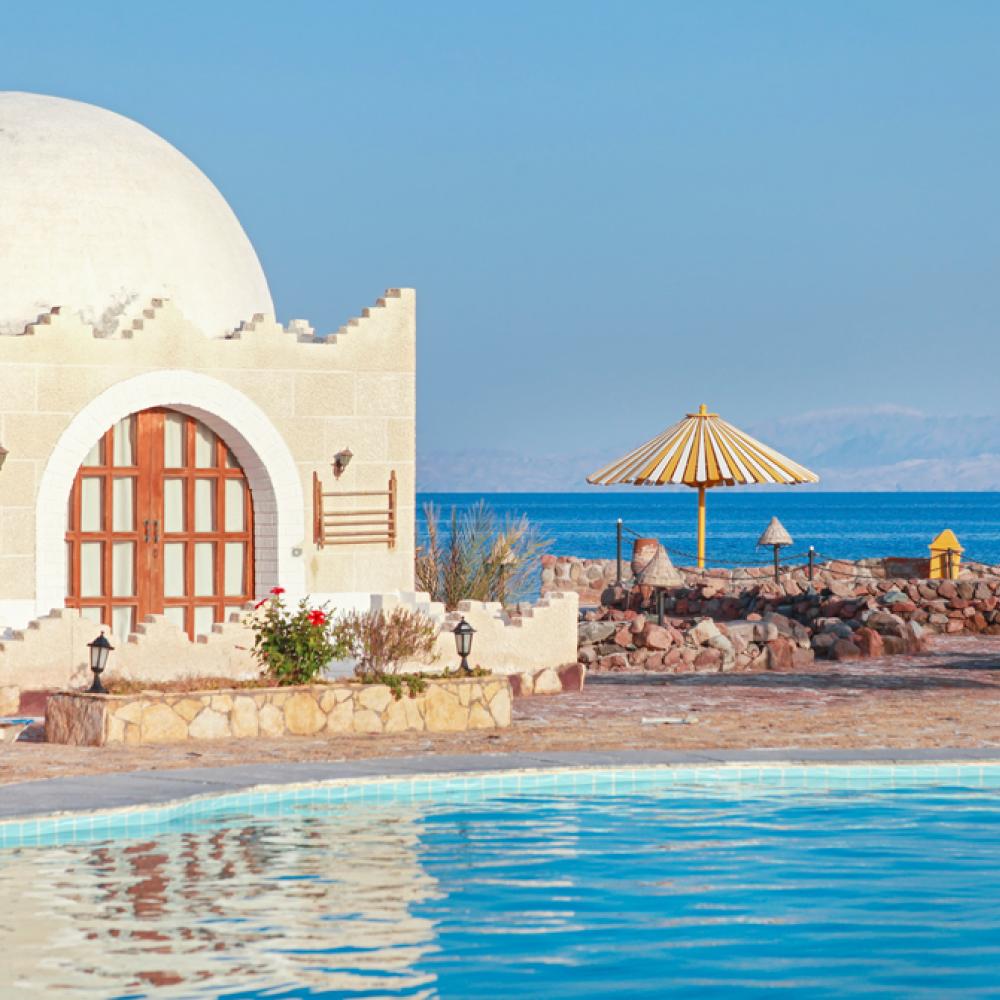 اكتشفي كنوز الاستجمام الساحرة على شواطئ المتوسط وساحل الصحراء الكبرى