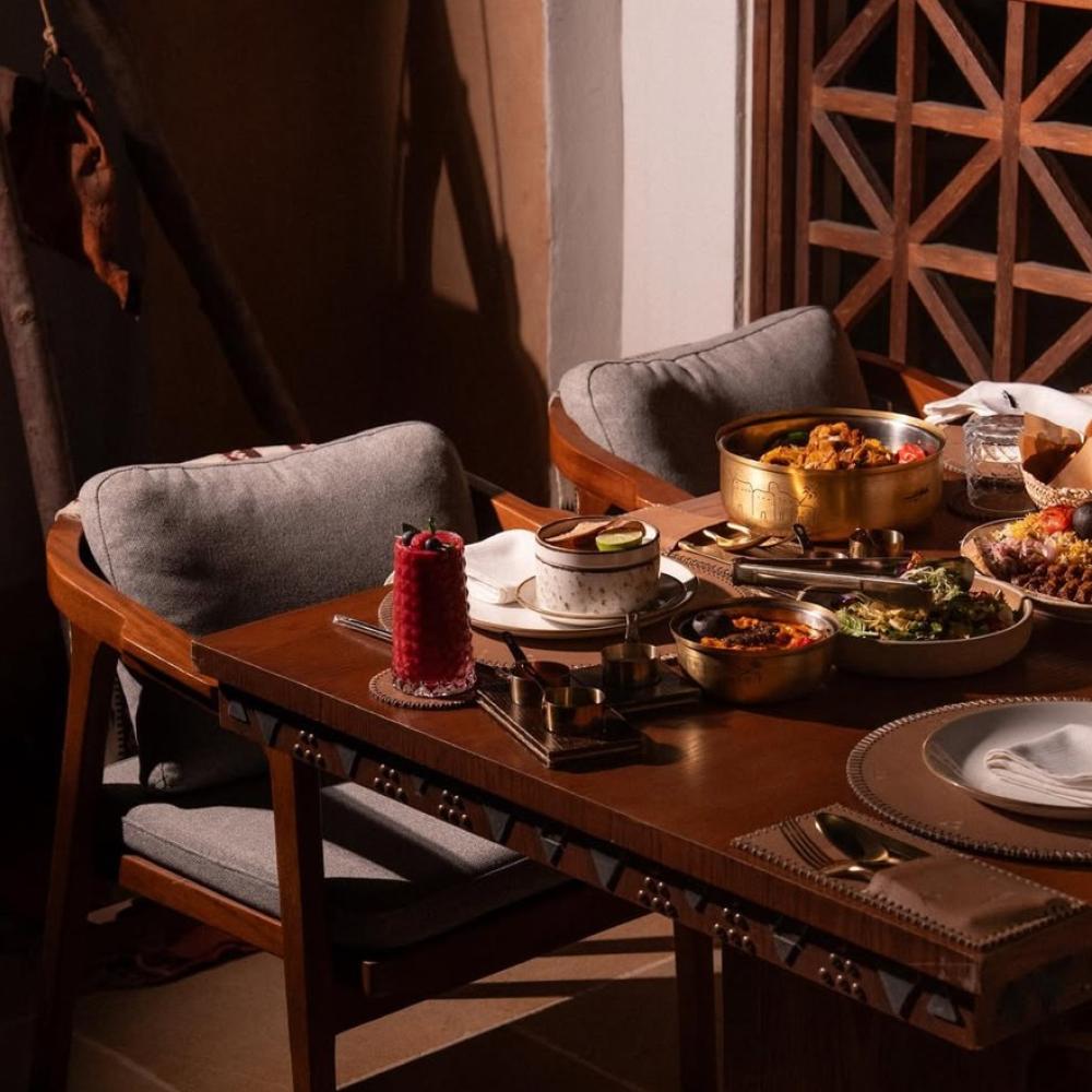 5 مطاعم سعودية تعيدك إلى الزمن الجميل… استمتعي بتجربة خيالية ونكهات مثالية