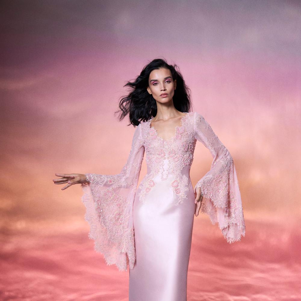 إطلالة رومانسية من تصميم رامي العلي