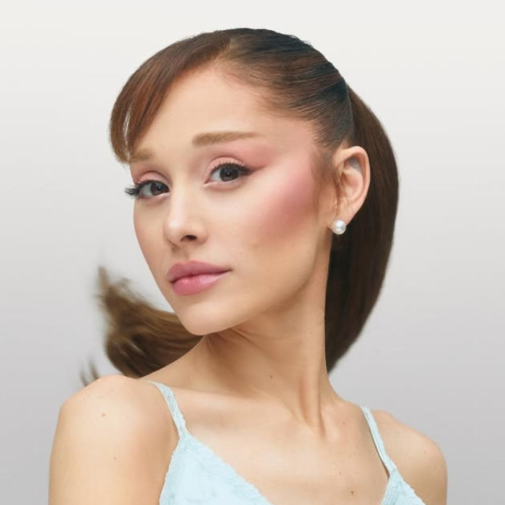 اريانا غراندي صورة من انستغرام r.e.m.beauty