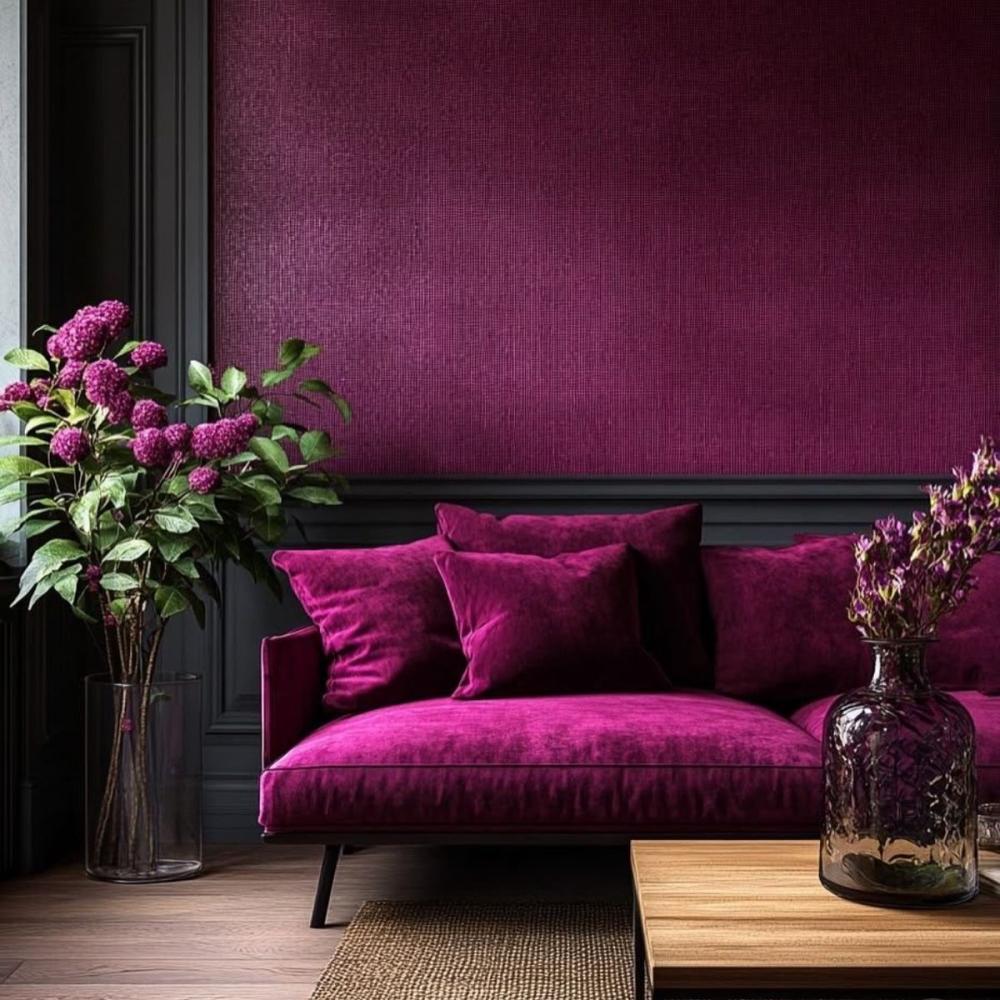 الأرجواني المائل للأحمر يمنح الغرفة عمقًا يخلق جوًا دافئًا