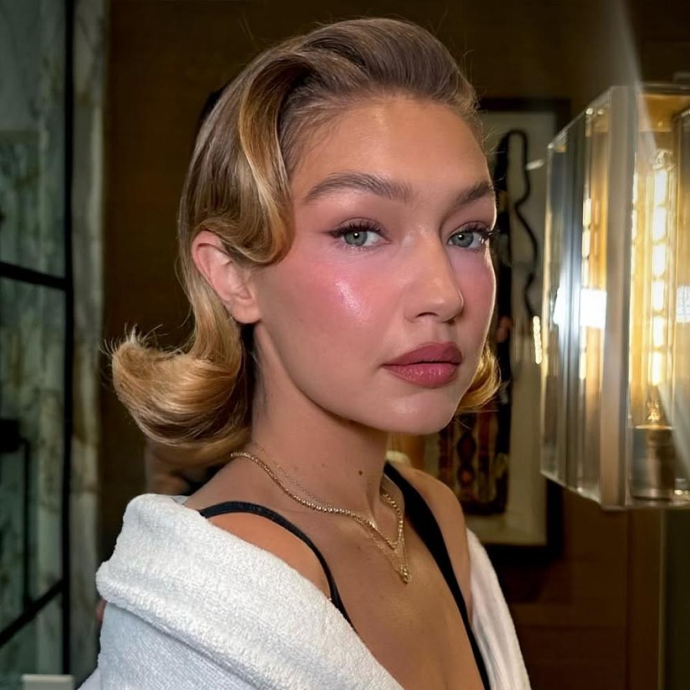 العارضة جيجي حديد - صورة من انستغرام Dimitris Giannetos (1)