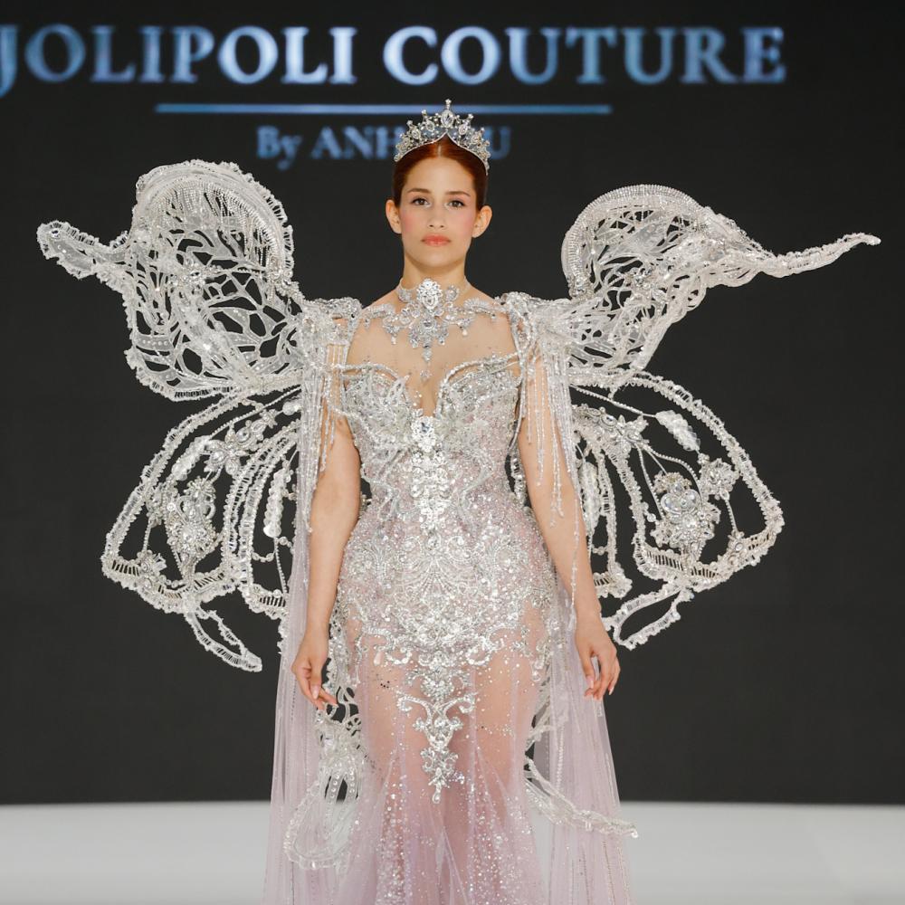 الفضي حاضر في عروض جولي بولي