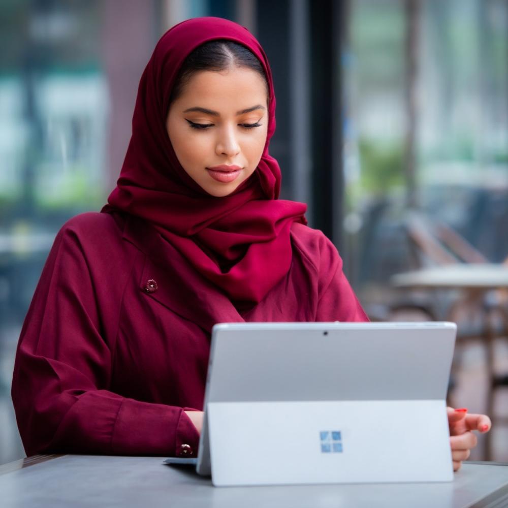 المصممة ورائدة الأعمال نورة المحمود مؤسسة منصة تفنن