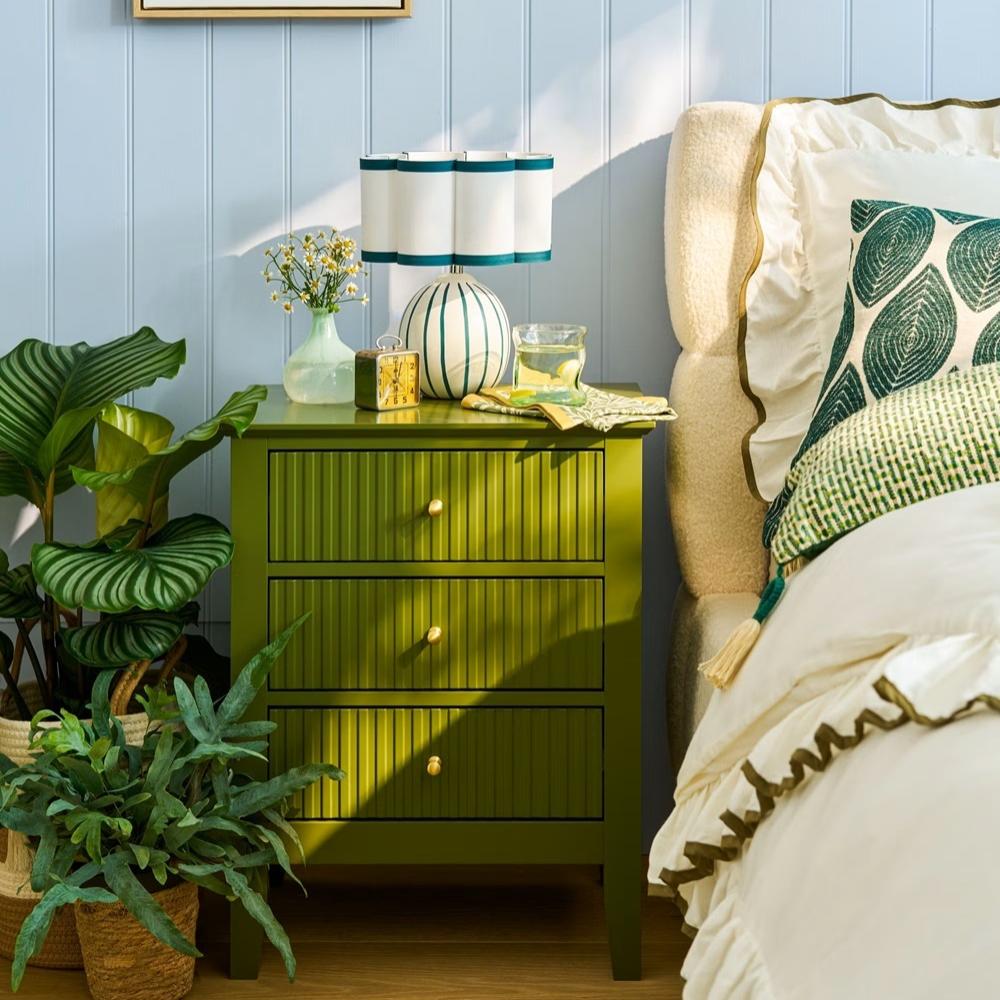 تجديد غرفة النوم يحتاج تنفيذ أفكار بسيطة لإضفاء إحساس بالراحة بطابع ربيعي منعش