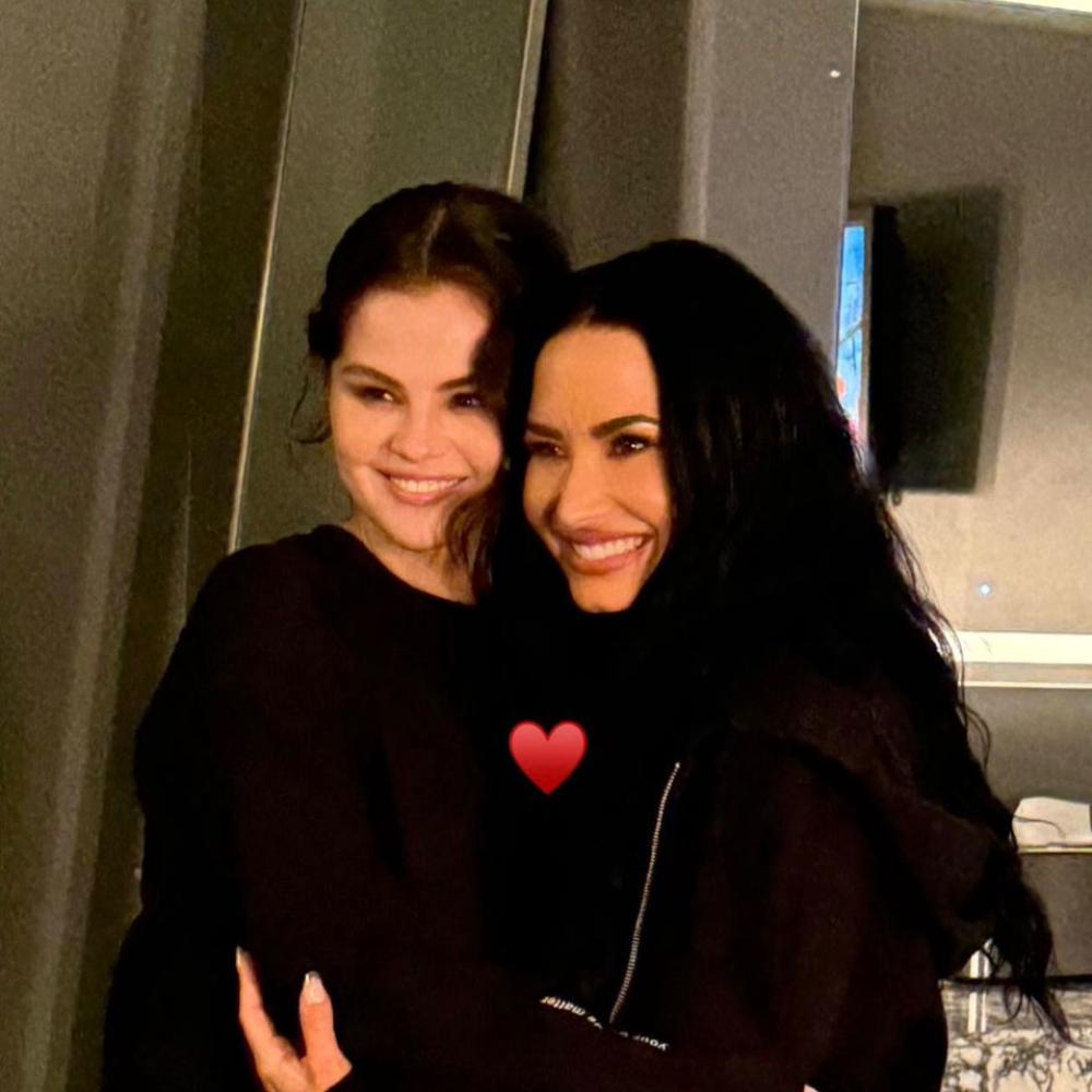 سيلينا غوميز وديمي لوفاتو