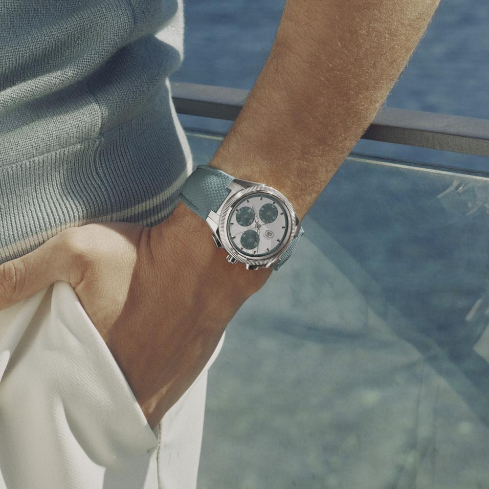 ساعة كرونوغراف أوتوماتيكية عالية التردّد