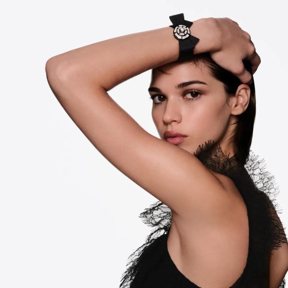 ساعة NOEUD DE CAMÉLIA CUFF