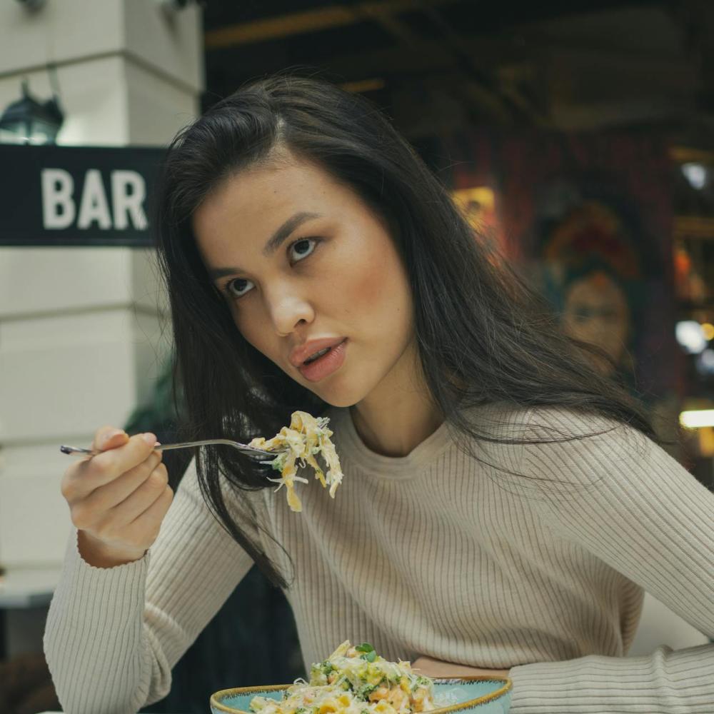 كيف تستمّعين لإشارات الجوع والشبع الحقيقية لتحرر من الأكل الحدسي والحميات القاسية؟