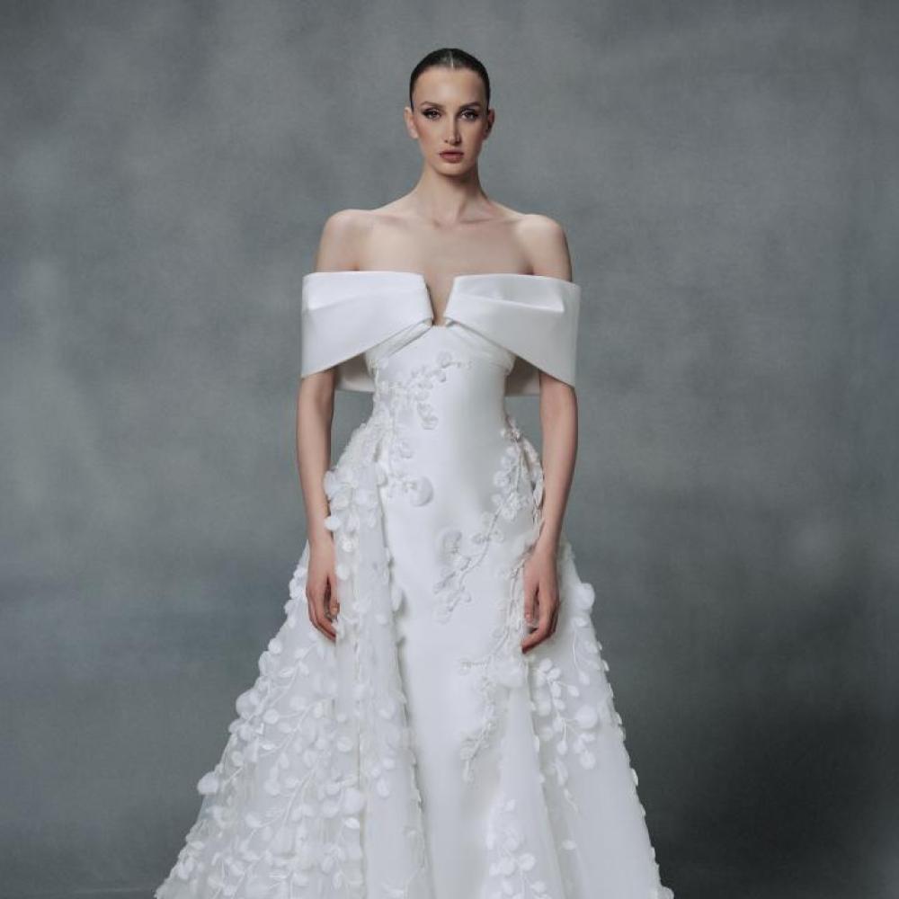 فستان زفاف بأناقة الساتان