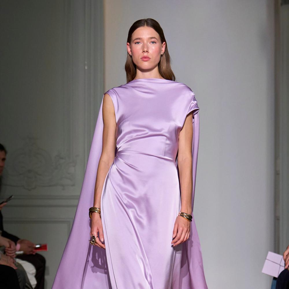 فساتين الساتان الرائجة في موسم 2026‏