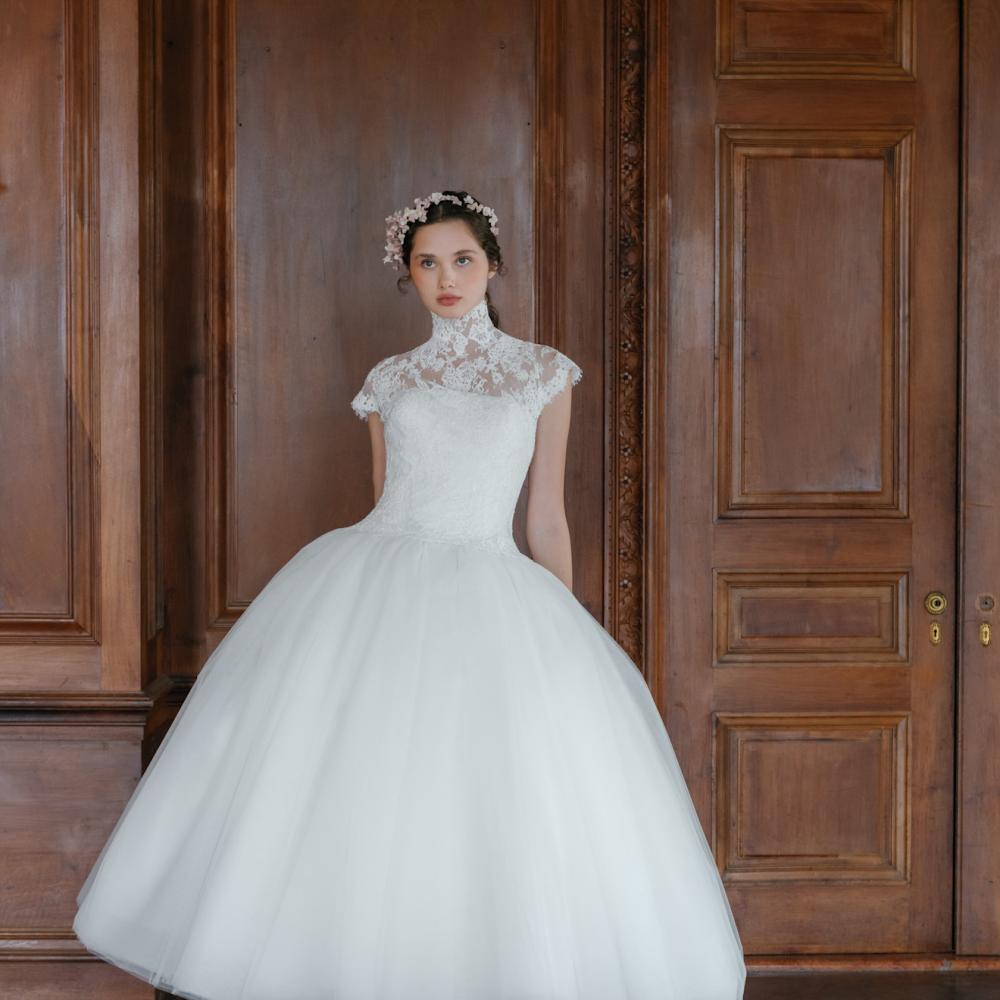 قصات واسعة في فساتين الزفاف لربيع 2027