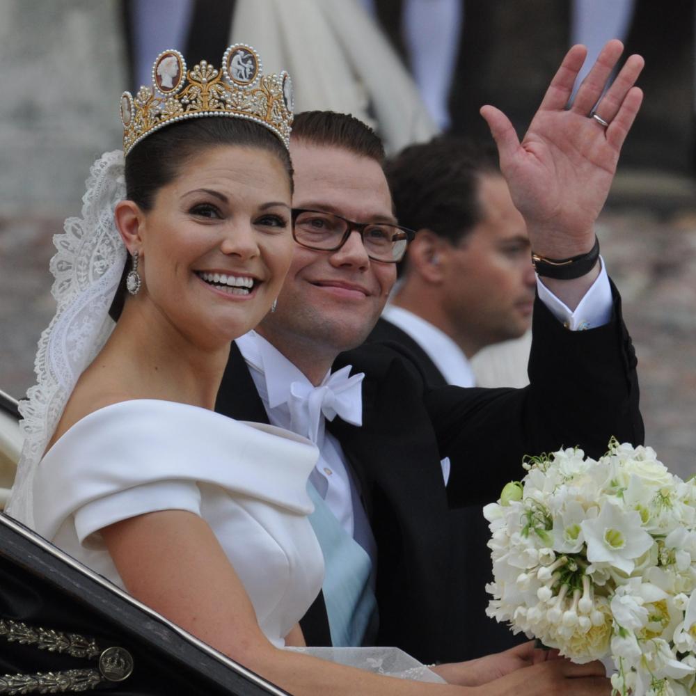كعكة زفاف ولية عهد السويد الأميرة فيكتوريا CROWN PRINCESS VICTORIA والأمير دانيال PRINCE DANIEL (2010)