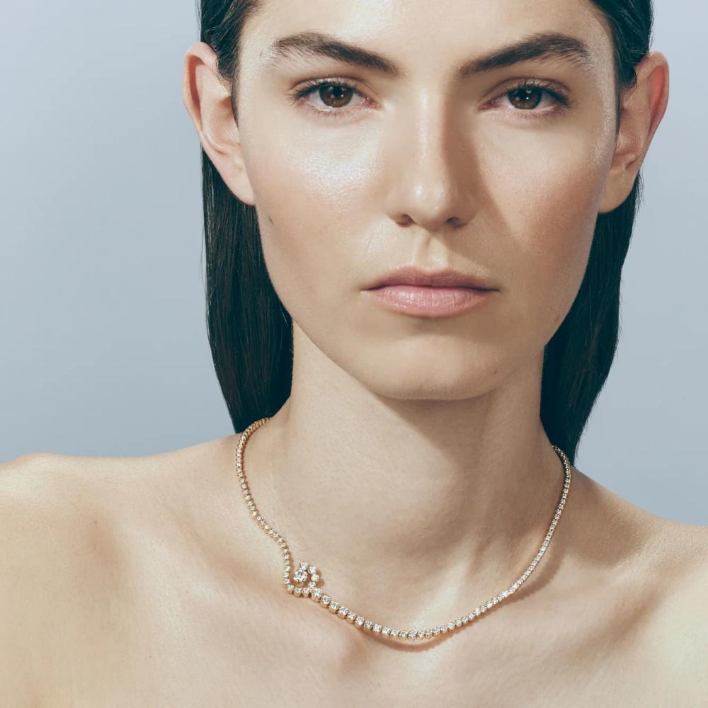 مجوهرات ألماس فخمة تعبر عن الثقة لمولودات شهر أبريل  