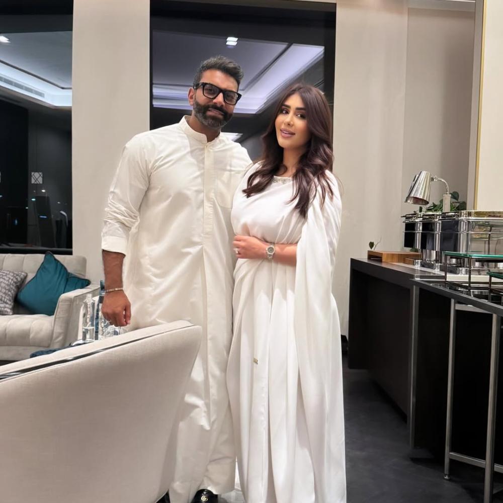 محمد الحداد يحتفل بذكرى زواجه مع هنادي الكندري