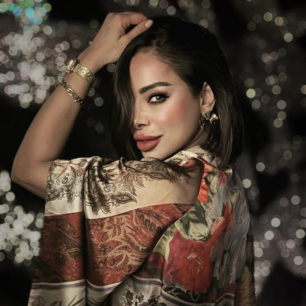 هند البلوشي معلمة لغة عربية