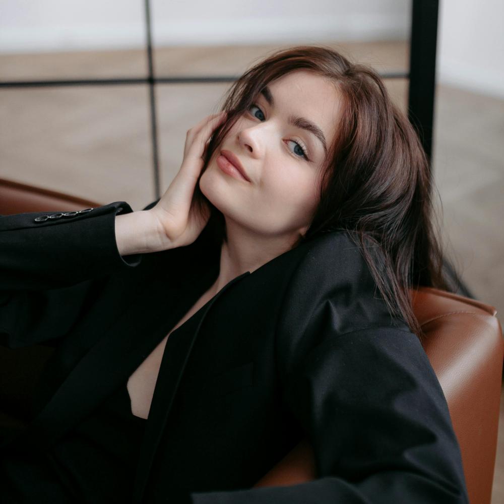 ينصح بعدم المبالغة في استخدام مستخضرات التجميل