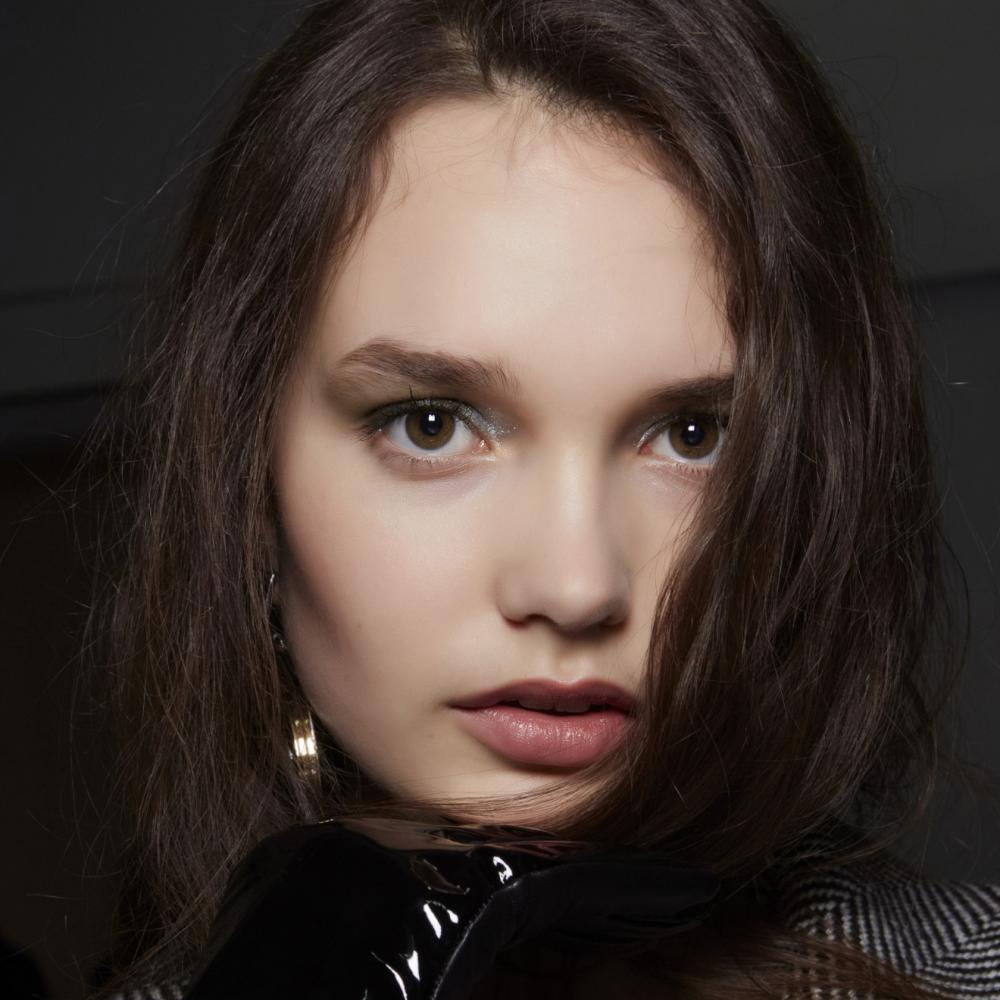 عارضة دار Emporio Armani