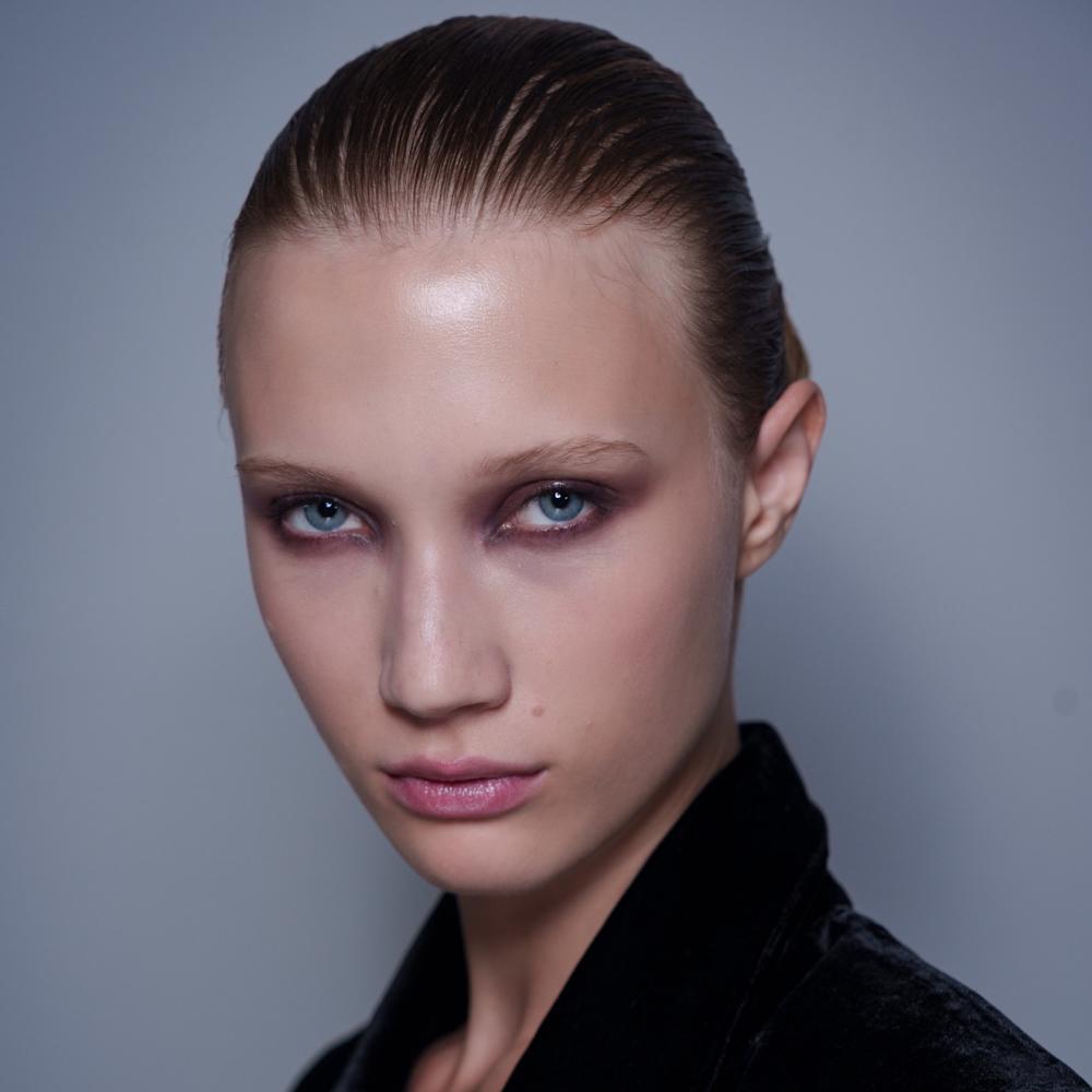 رسمات المكياج البنفسجي المشرق من دار Grace Ling