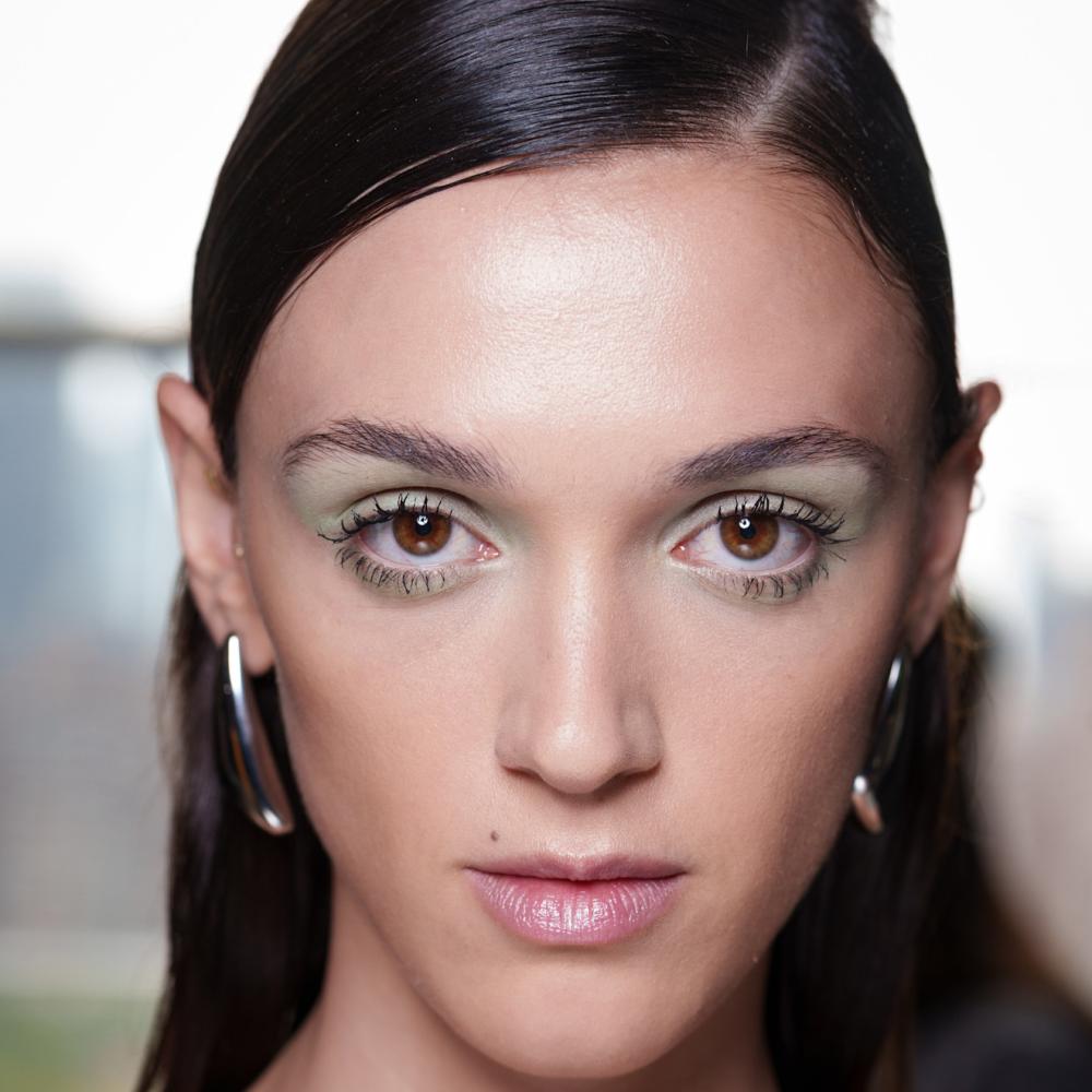 رسمات المكياج الخضراء الفاتحة من دار Private Policy