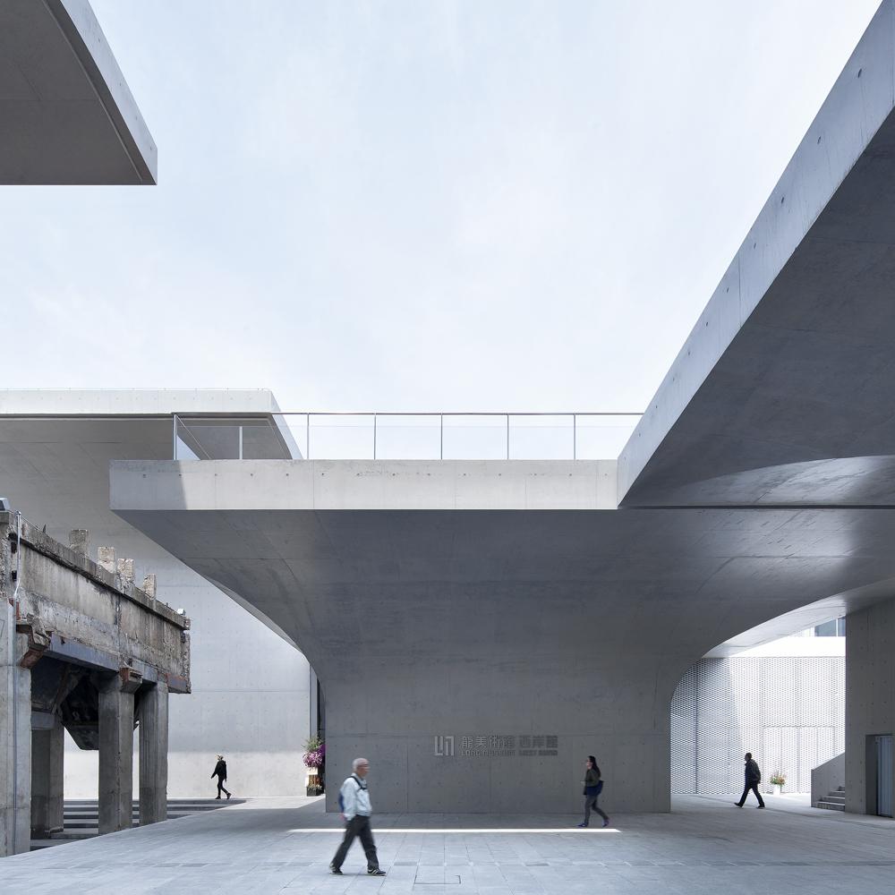 ماكس مارا تحتفل بـ75 عاماً من الأناقة بعرض مجموعة ريزورت 2027 في متحف بشانغهاي