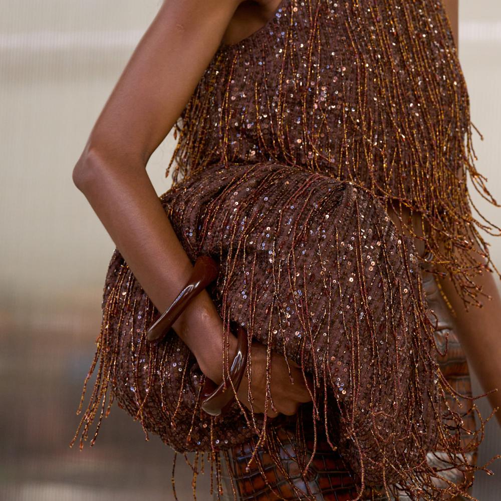 حقيبة كبيرة مزينة بحبات الترتر من Aje