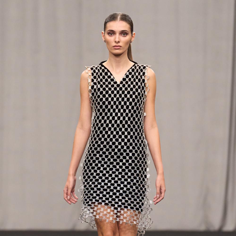 فستان شبك أسود وفضي من Buttonscarves 