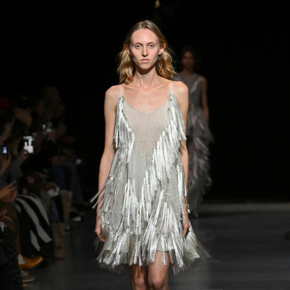 فستان مزين بالشراريب من CFCL