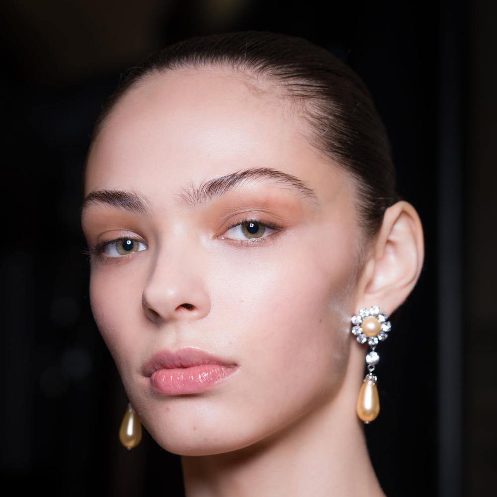 أحدث صيحات المكياج المشمشي وتأثيره في إطلالات 2026