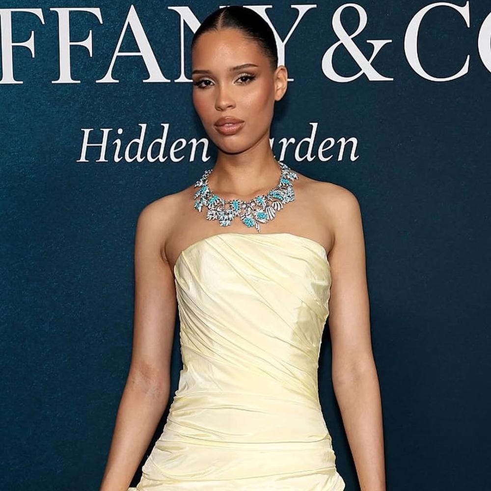 المصممة السعودية إيمان العجلان تصنع لحظات عالمية عبر الكوتور… أحدثها إطلالة نارا عزيزة سميث 