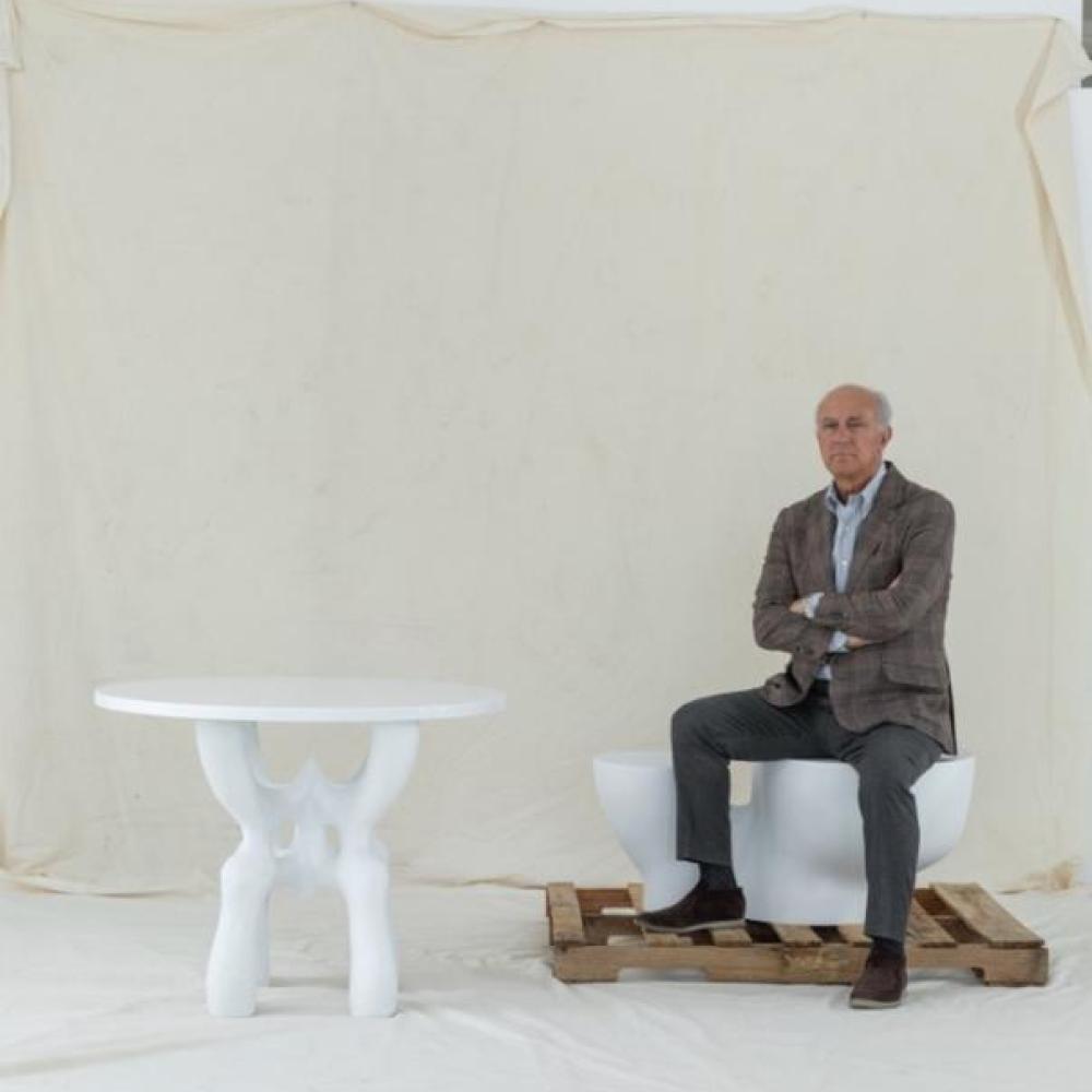 رالف بوتشي يتسلّم‎ ‎وسام الفنون والآداب