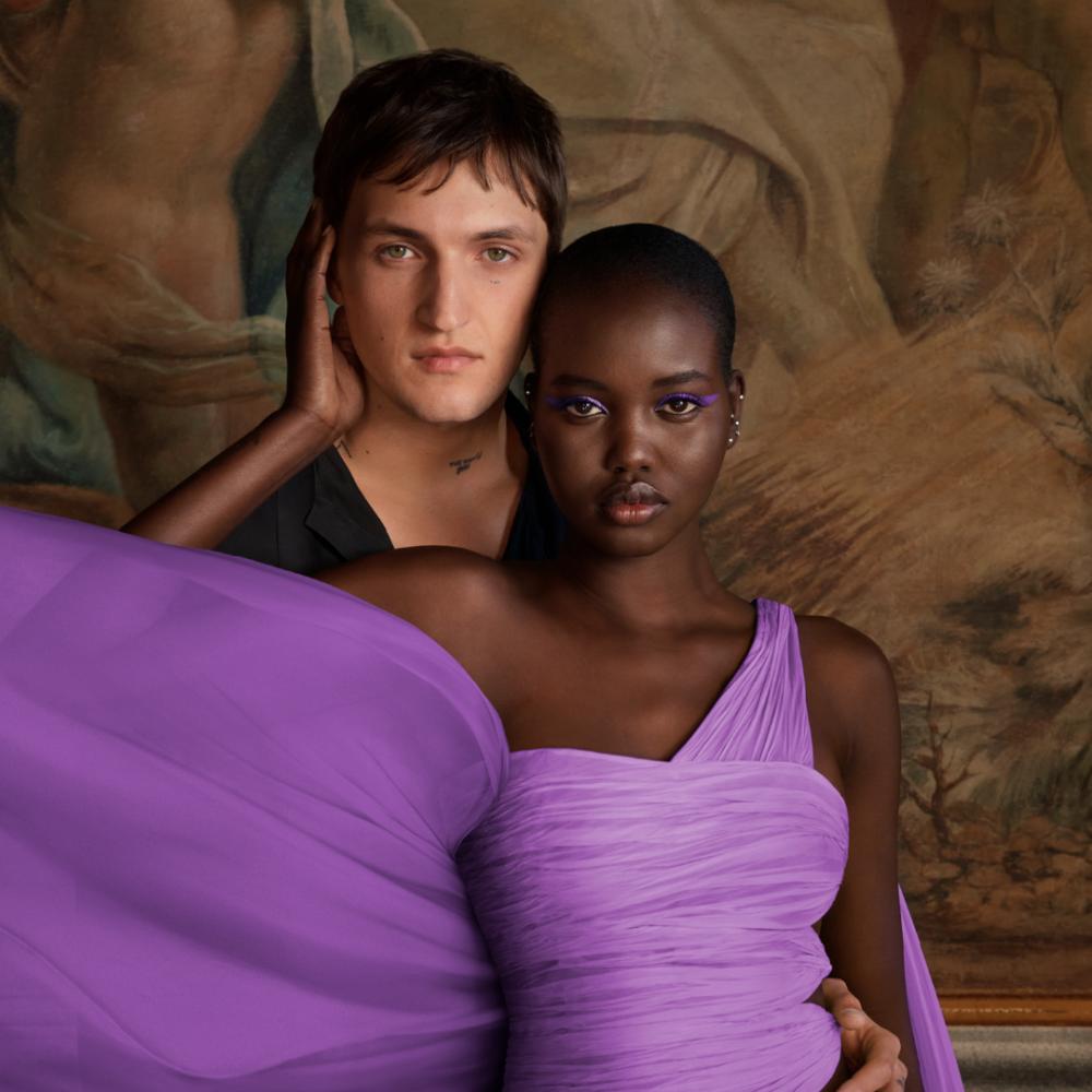 فالنتينو  بيوتي تكشف عن عطر بورن إن روما بوربل ميلانكوليا