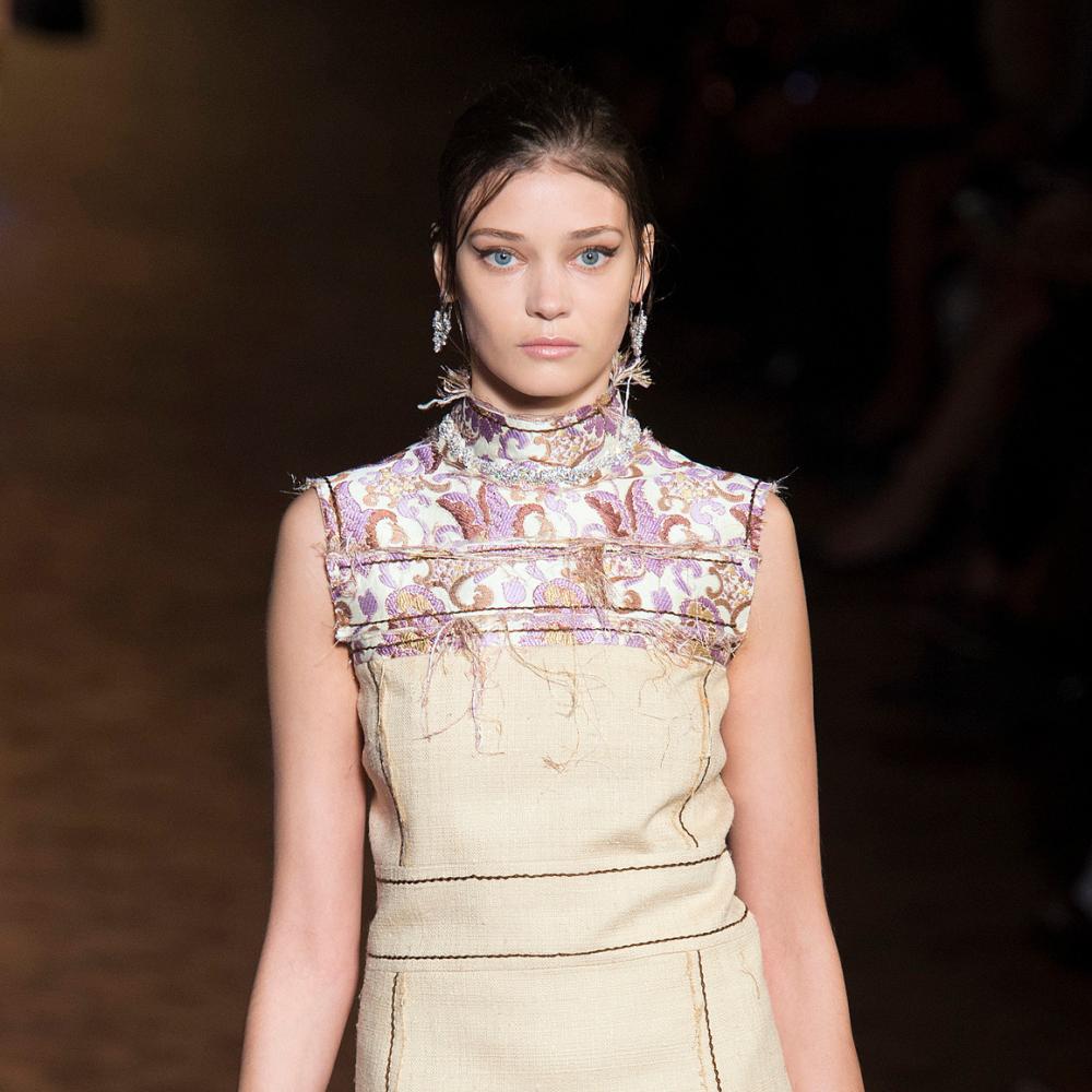 جمال غير مكتمل… حين تتحدى الموضة مفهوم الكمال