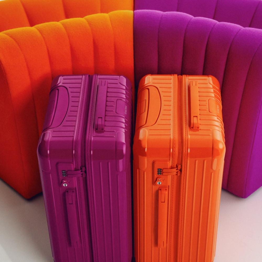 علامة ‏RIMOWA‏ تطرح لونَي ‏Orange‏ وMagenta‏ الجديدَين النابضَين بالحيوية ‏