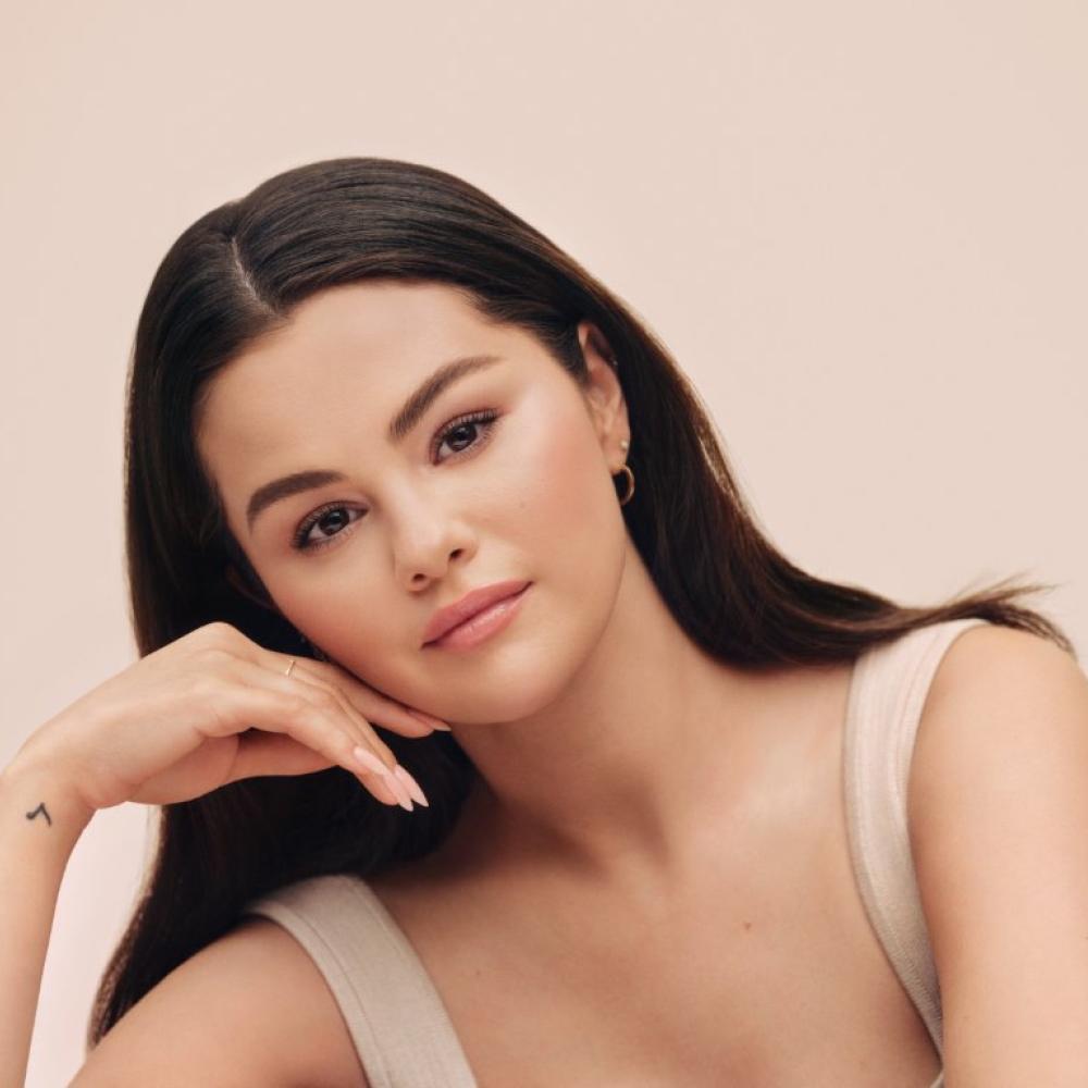 RARE BEAUTY تطلق كريم الأساس TRUE TO MYSELF NATURAL MATTE LONGWEAR