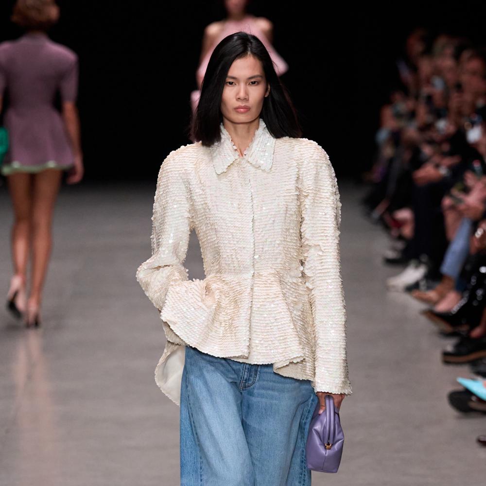 تنسيق عملي للجينز الواسع من Stella Mccartney 