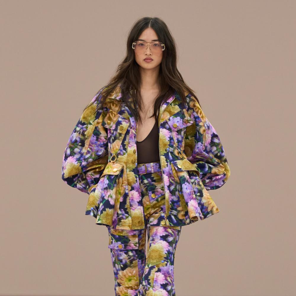 طقم مزين بنقوش الزهور من Zimmermann 