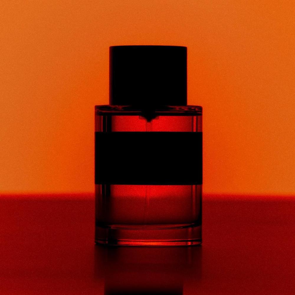 عطر Contre-Jour.. لوحة فنية تجسد تلاعب الضوء والظل