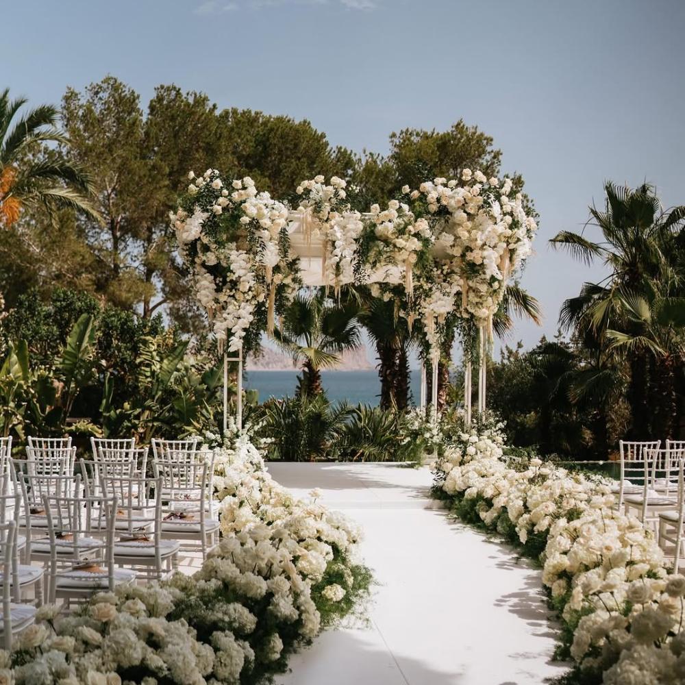ممر العروس مع جسر - تنسيق الزهور لـ Roni Florals Official