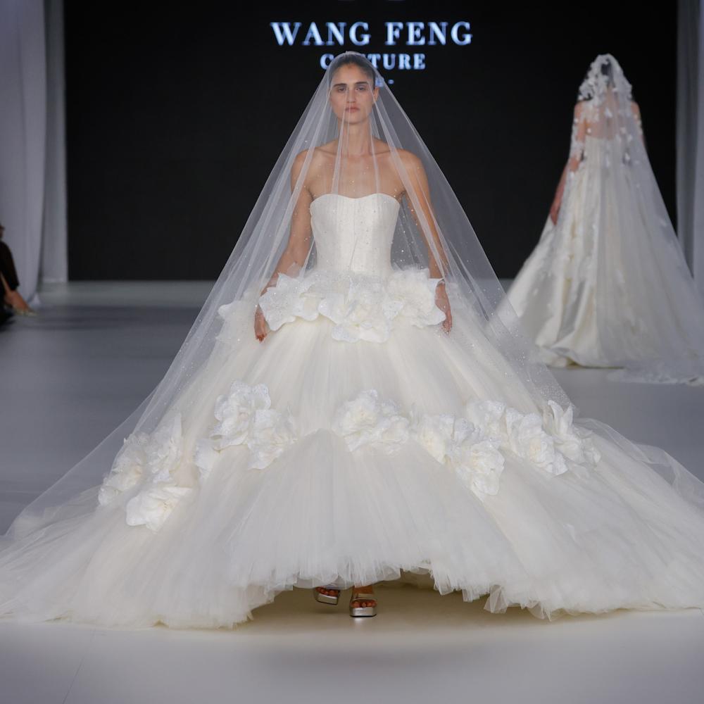 تنورة بطبقات من دار  Wang Feng