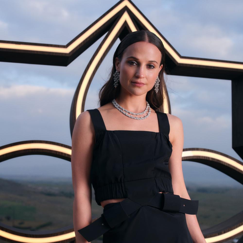 الممثلة السويدية ALICIA VIKANDER