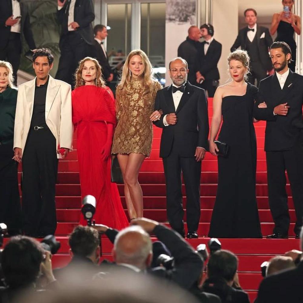 أبطال فيلم "حكايات متوازية" على السجادة الحمراء لمهرجان كان