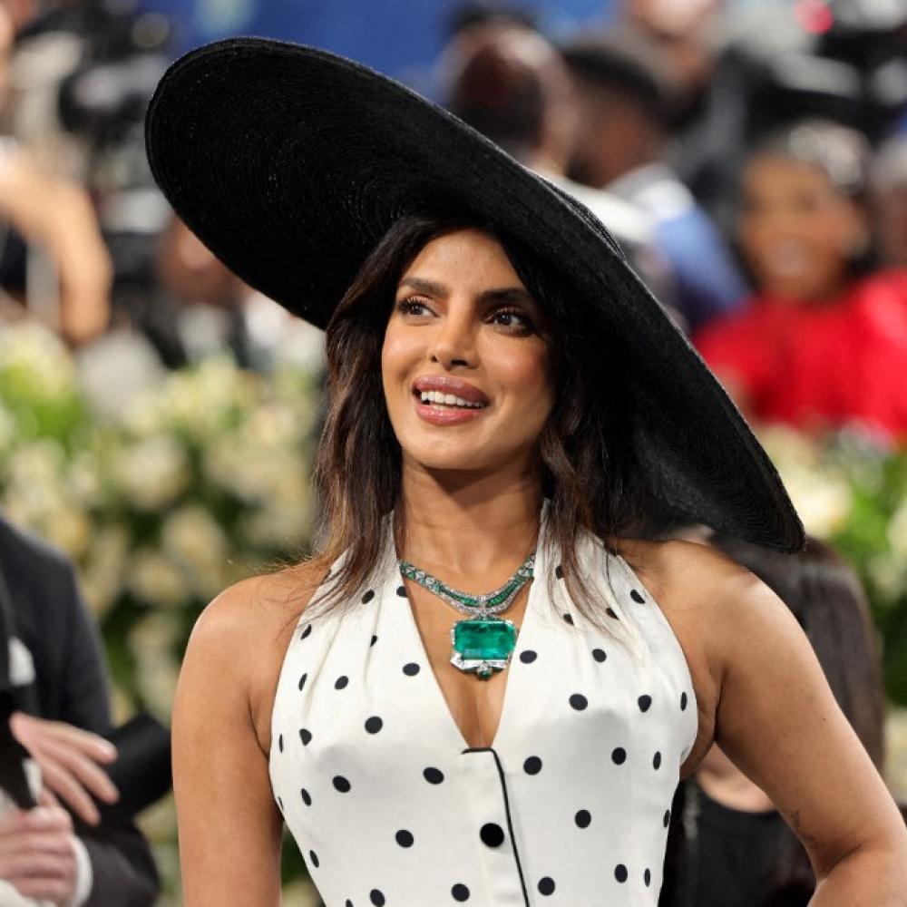 إطلالة Priyanka Chopra برسمات المكياج البني 