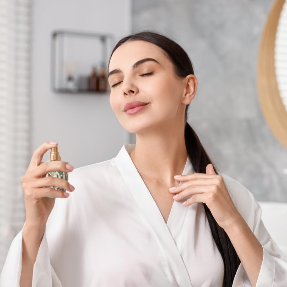 كيف تحافظين على ثبات عطركِ طوال اليوم؟ حيل ذكية لأناقة تدوم في العيد والصيف