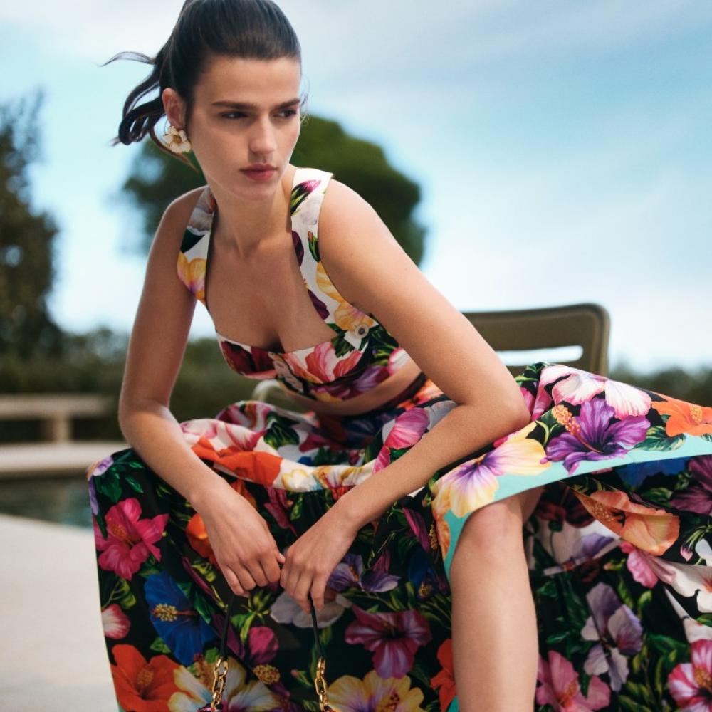تعاون حصري يجمع ‏Dolce&Gabbana‏ وMytheresa‏... تجسيد متكامل لأناقة الصيف الإيطالي