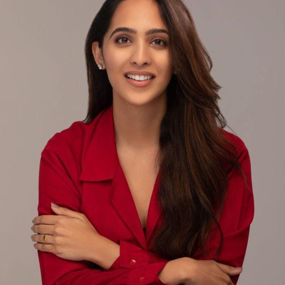 الدكتورة تانيا بخشّي Tania Bakshi، الطبيبة المتخصصة في الطب التجانسي والمديرة التنفيذية لمجموعة Bakson،