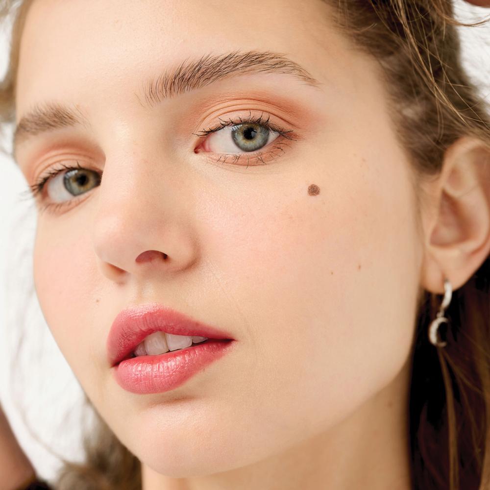 Dream Sheen Brow Glaze حواجب مضيئة ومصقولة من "بنفت"