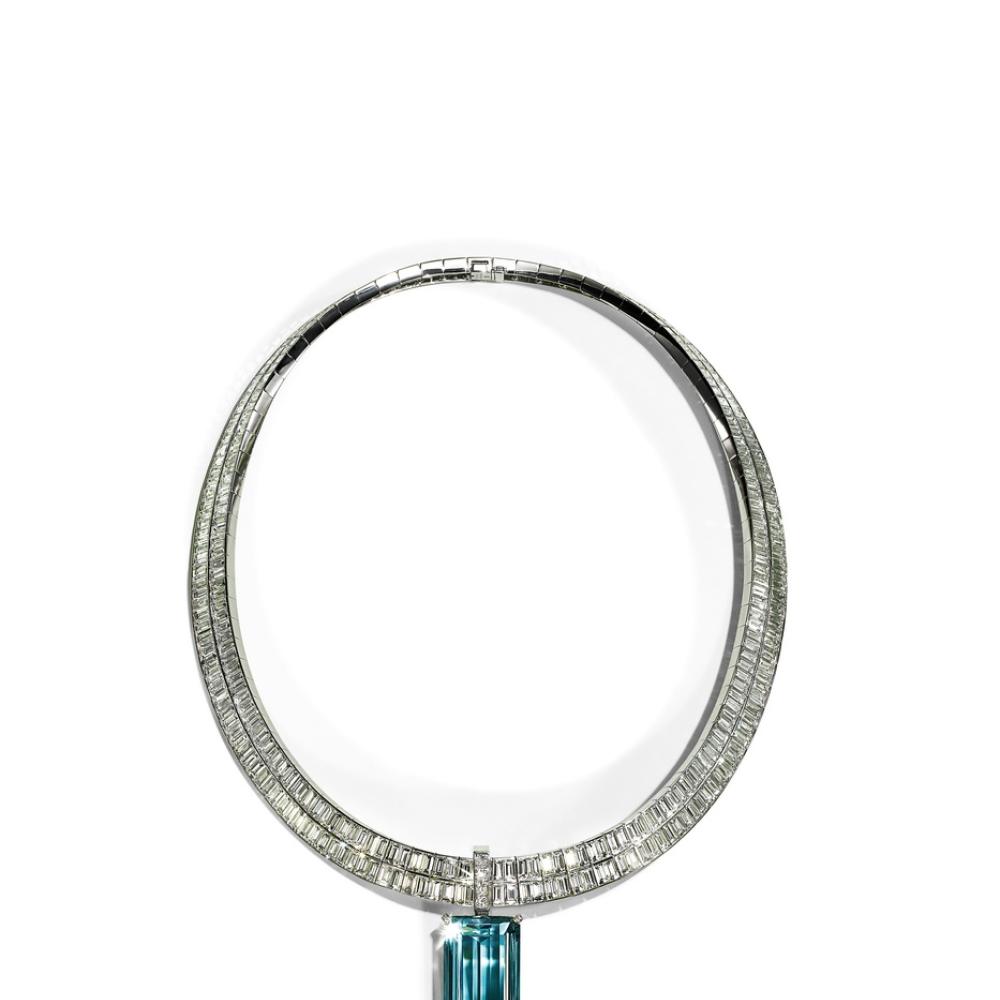 Necklace in platinum with an aquamarine of over 31 carats and diamonds